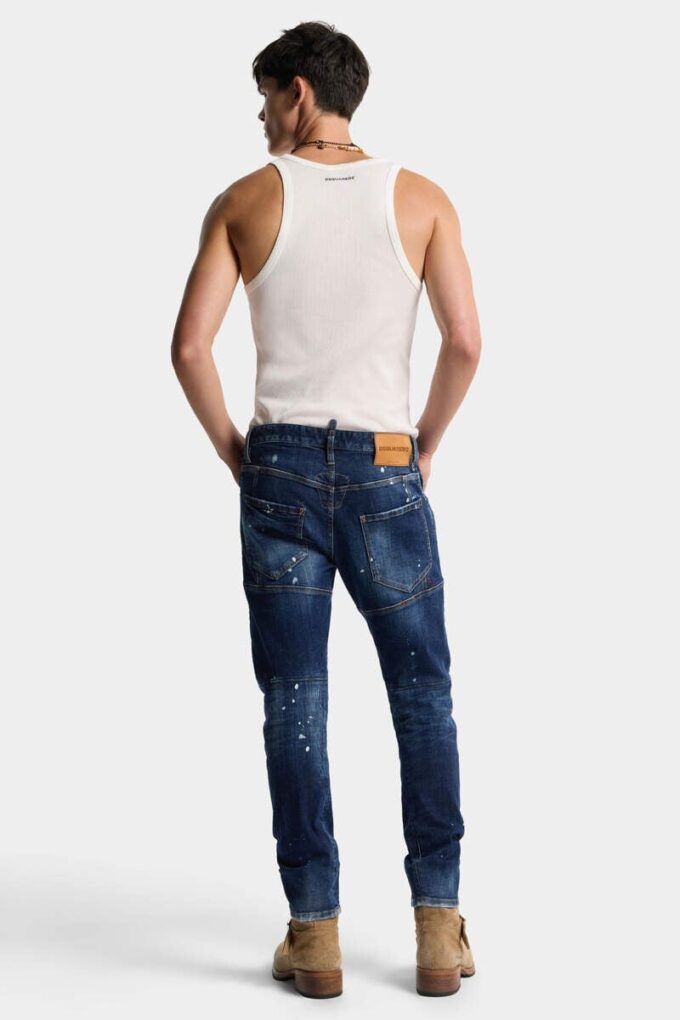 Biker Jean con lavaggio a macchie rosse medie Biker Jean con lavaggio a macchie rosse medie