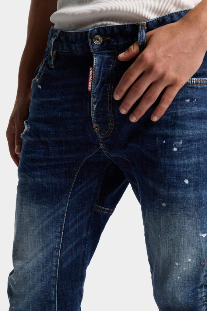 Biker Jean con lavaggio a macchie rosse medie Biker Jean con lavaggio a macchie rosse medie