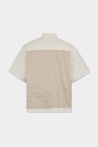 Camicia a maniche corte rovesciata in pantaloncini