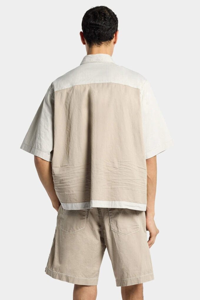 Camicia a maniche corte rovesciata in pantaloncini Camicia a maniche corte rovesciata in pantaloncini