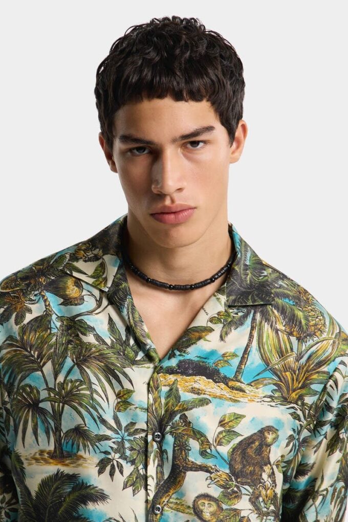 Camicia con collo a V e stampa scimmia Camicia con collo a V e stampa scimmia