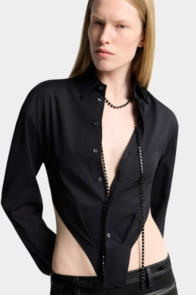 Camicia con scollo profondo Camicia con scollo profondo