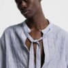Camicia in lino con spalline scese e cravatta Camicia in lino con spalline scese e cravatta