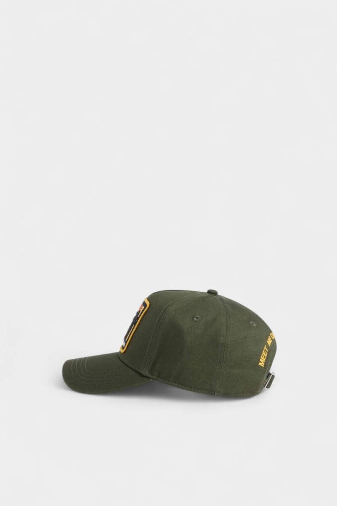 Cappellino da baseball vintage estivo con toppa Cappellino da baseball vintage estivo con toppa