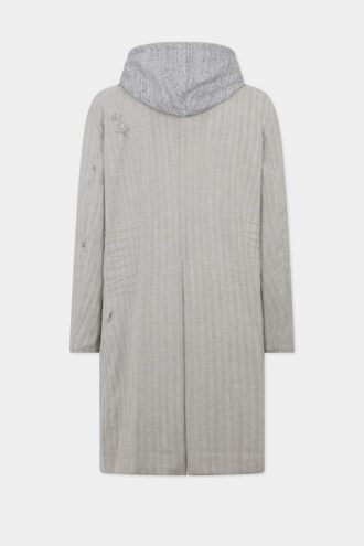 Cappotto con cappuccio strappato