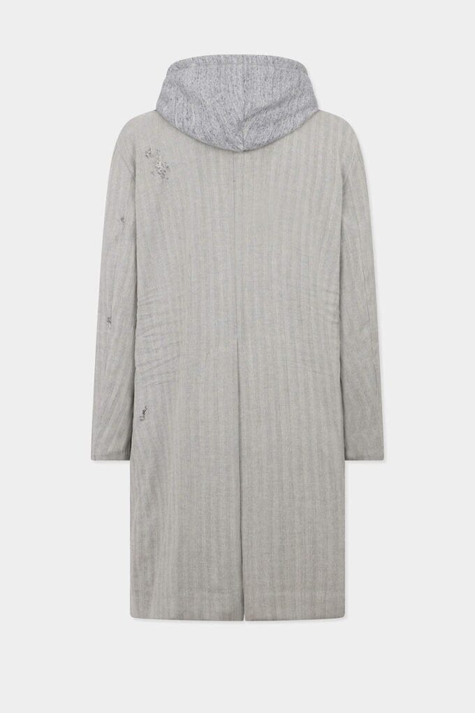 Cappotto con cappuccio strappato Cappotto con cappuccio strappato
