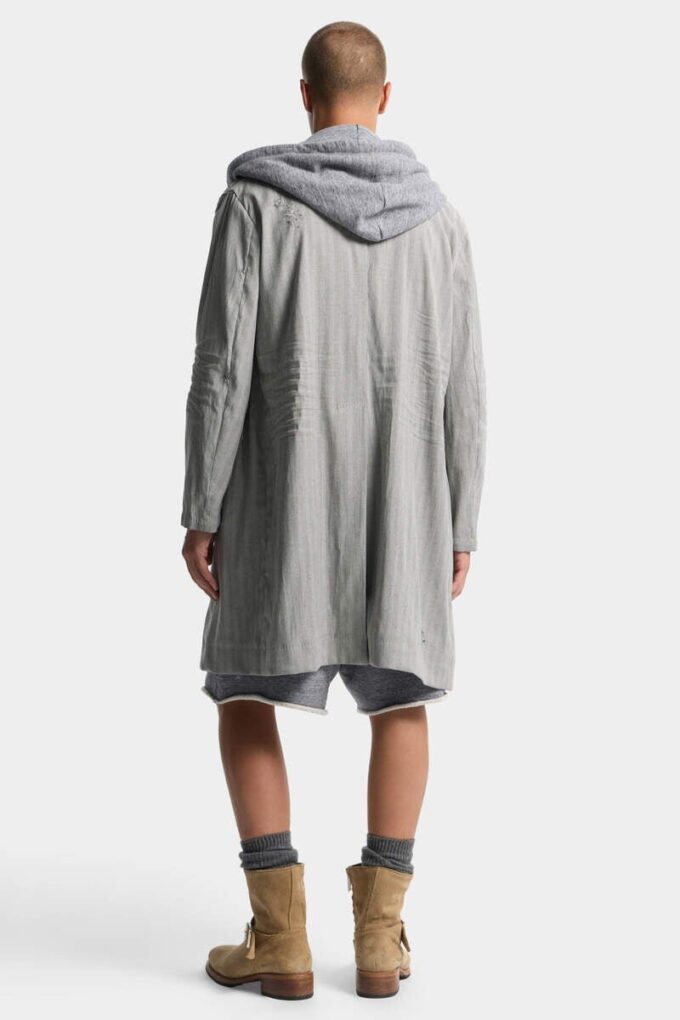 Cappotto con cappuccio strappato Cappotto con cappuccio strappato