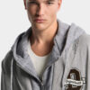 Cappotto con cappuccio strappato Cappotto con cappuccio strappato