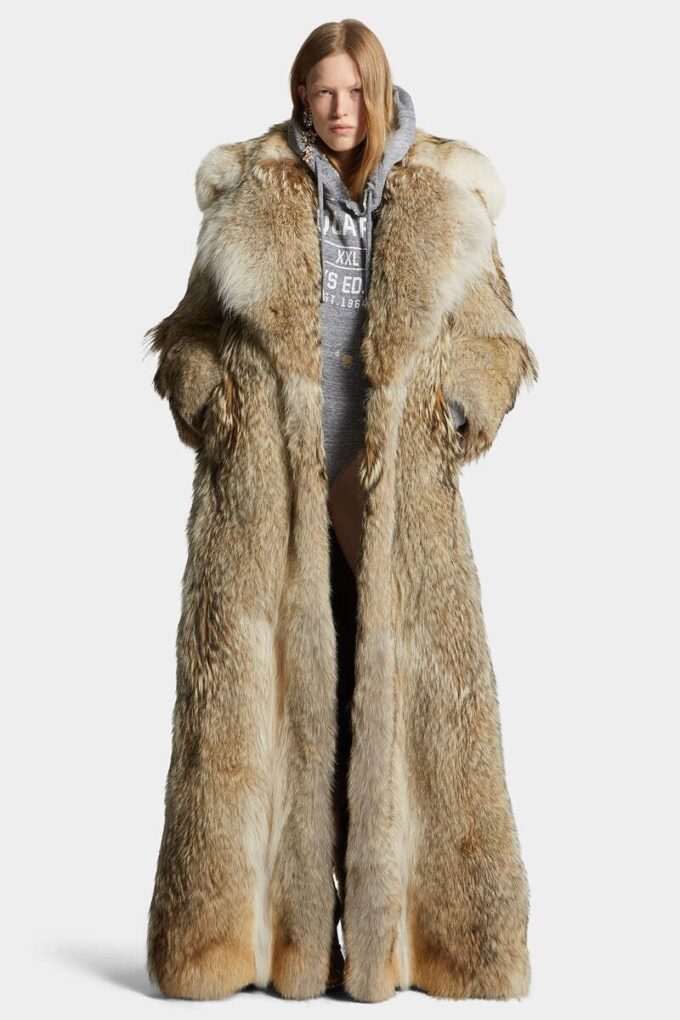 Cappotto in pelliccia sintetica color coyote Cappotto in pelliccia sintetica color coyote