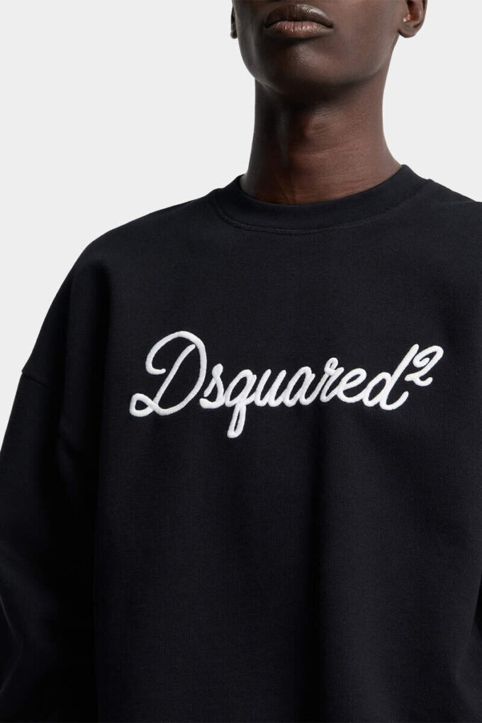 D2 Signature Relax Fit Crewneck D2 Signature Relax Fit Crewneck
