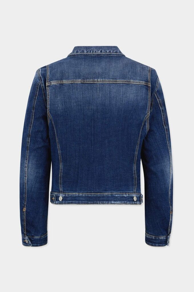 Giacca da fumatore scura sopra una giacca di Jeans Giacca da fumatore scura sopra una giacca di Jeans