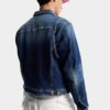 Giacca da fumatore scura sopra una giacca di Jeans Giacca da fumatore scura sopra una giacca di Jeans