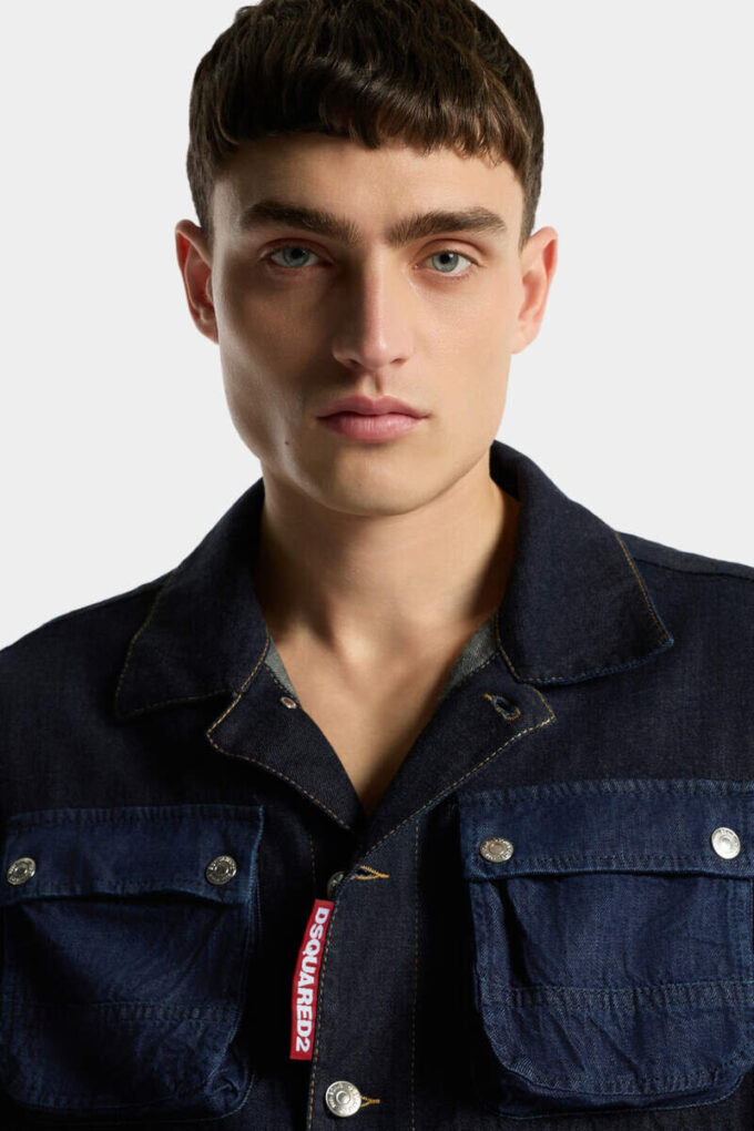 Giacca in jeans cargo dal lavaggio scuro Giacca in jeans cargo dal lavaggio scuro