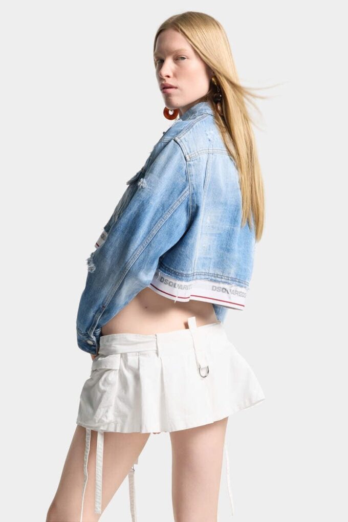 Giacca in Jeans squadrata con lavaggio chiaro Giacca in Jeans squadrata con lavaggio chiaro