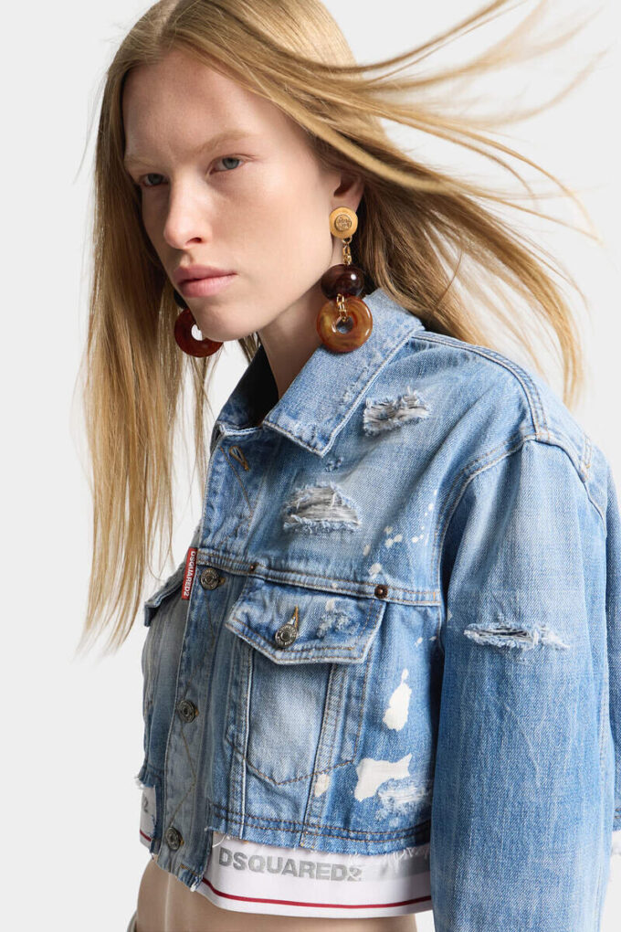 Giacca in Jeans squadrata con lavaggio chiaro Giacca in Jeans squadrata con lavaggio chiaro