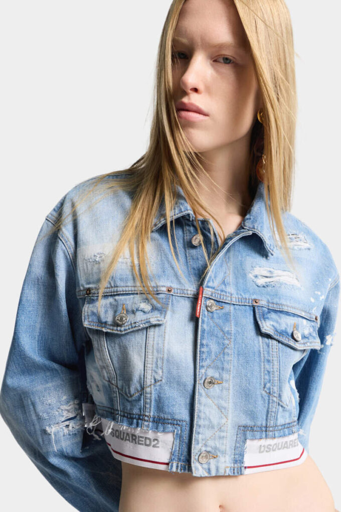 Giacca in Jeans squadrata con lavaggio chiaro Giacca in Jeans squadrata con lavaggio chiaro