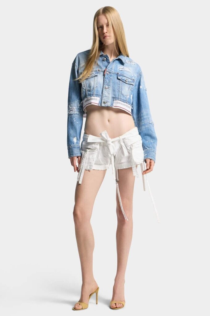 Giacca in Jeans squadrata con lavaggio chiaro Giacca in Jeans squadrata con lavaggio chiaro
