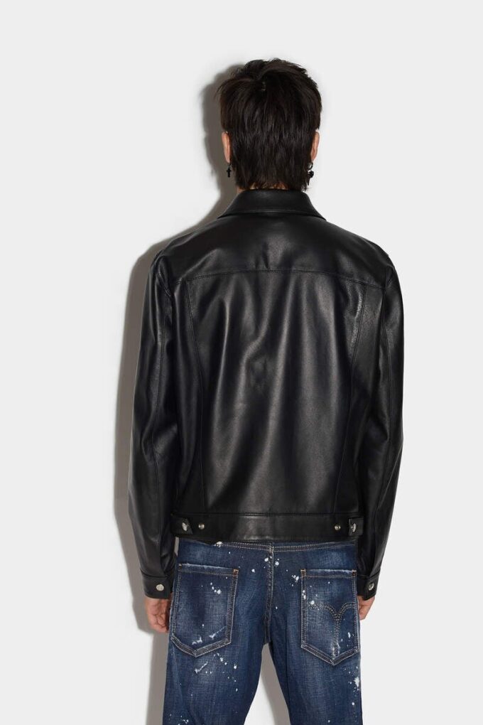 Giacca in pelle e Jeans Giacca in pelle e Jeans