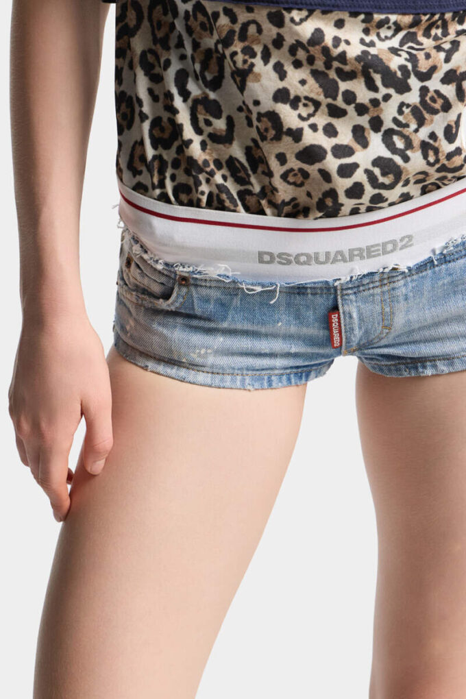 Hot pants in denim chiaro Hot pants in denim chiaro