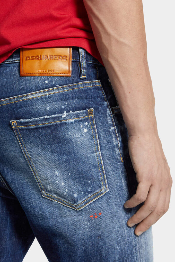 Jeans 642 con lavaggio a macchie rosse medie Jeans 642 con lavaggio a macchie rosse medie