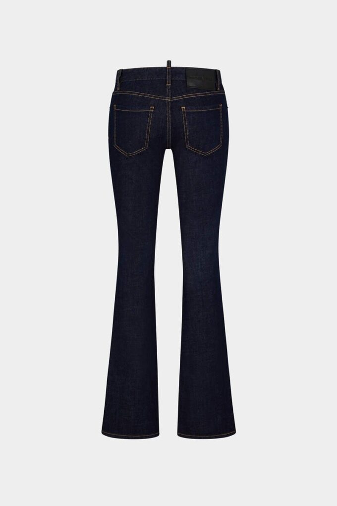 Jeans a zampa media con lavaggio scuro Jeans a zampa media con lavaggio scuro