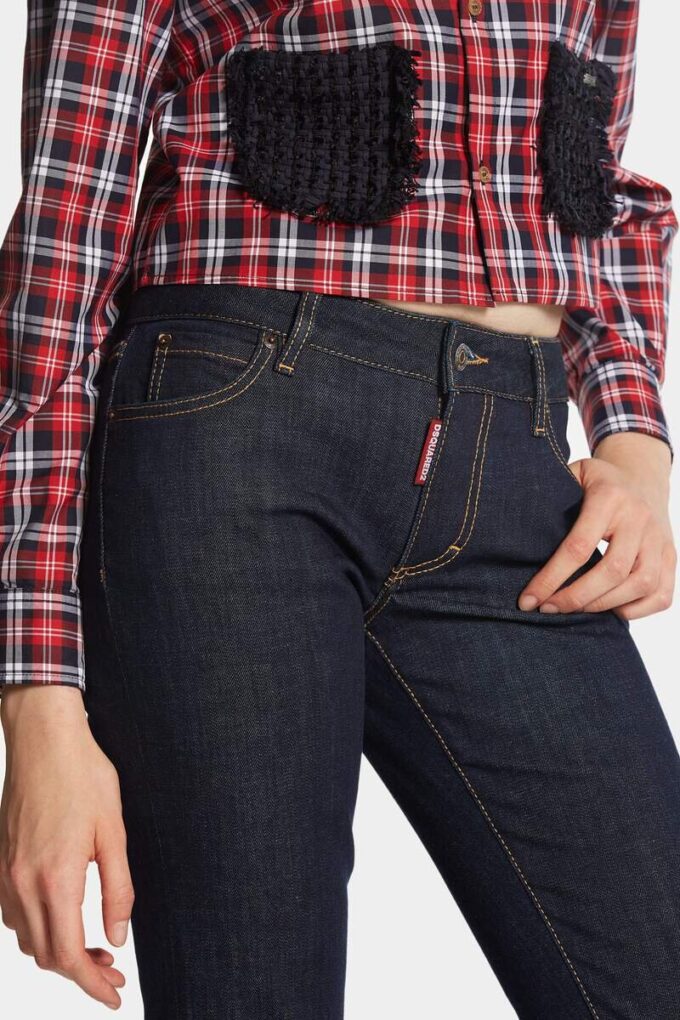 Jeans a zampa media con lavaggio scuro Jeans a zampa media con lavaggio scuro