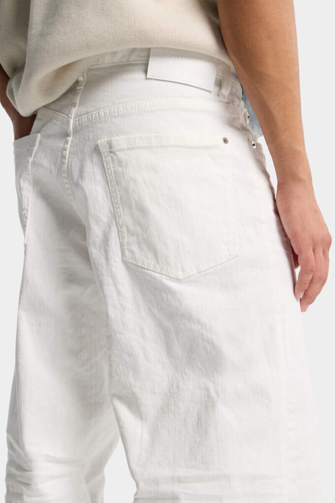 Jeans baggy tinti in capo Jeans baggy tinti in capo