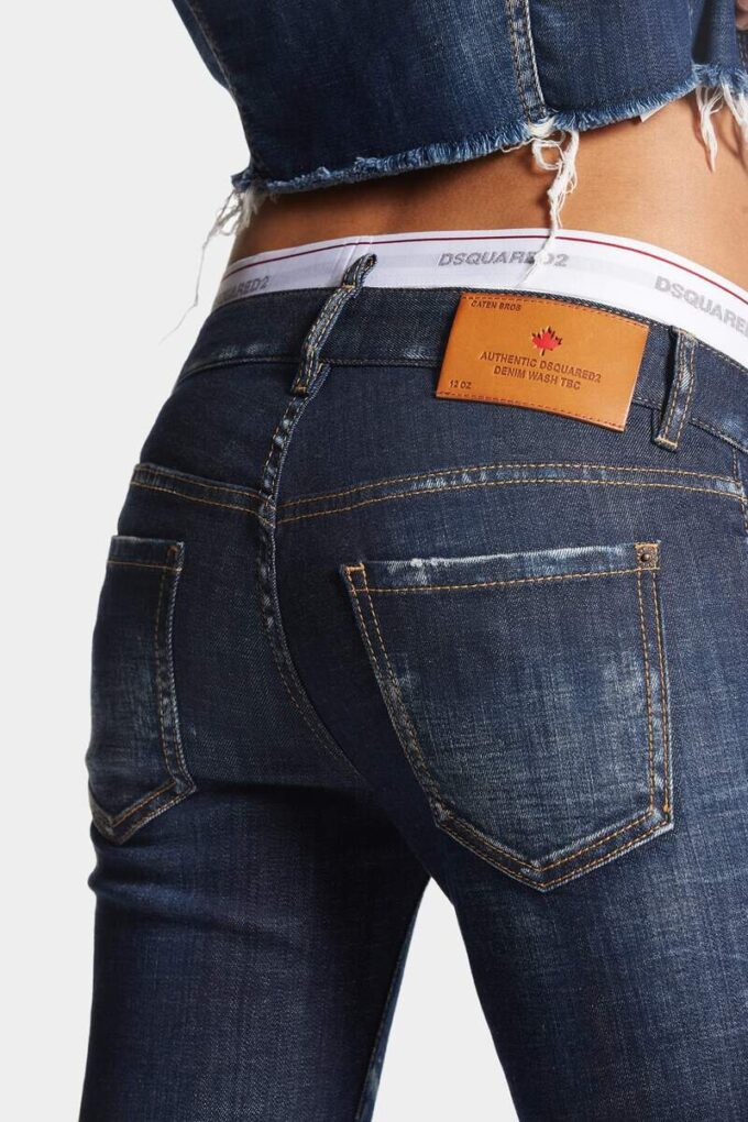 Jeans Jennifer con lavaggio scuro pulito Jeans Jennifer con lavaggio scuro pulito