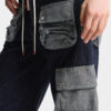 Jeans larghi con effetto intrecciato e lavaggio scuro Jeans larghi con effetto intrecciato e lavaggio scuro