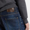 Jeans larghi con lavaggio scuro pulito Jeans larghi con lavaggio scuro pulito