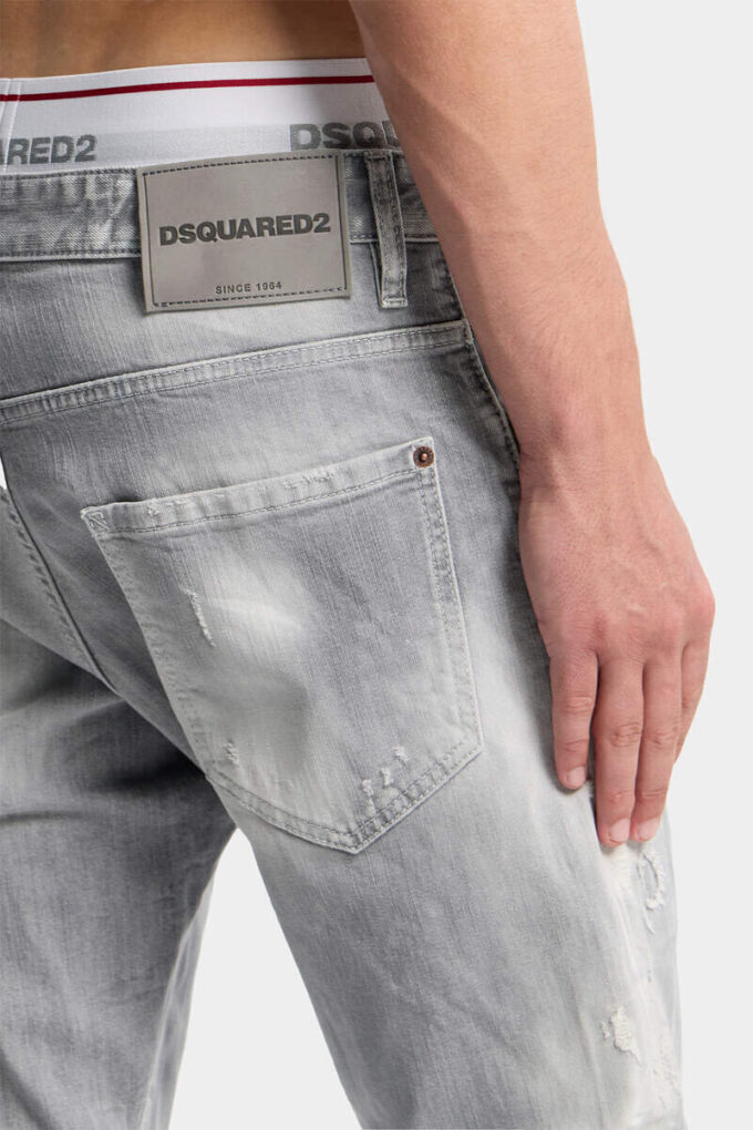 Jeans slim twist con lavaggio grigio spazzolato Jeans slim twist con lavaggio grigio spazzolato