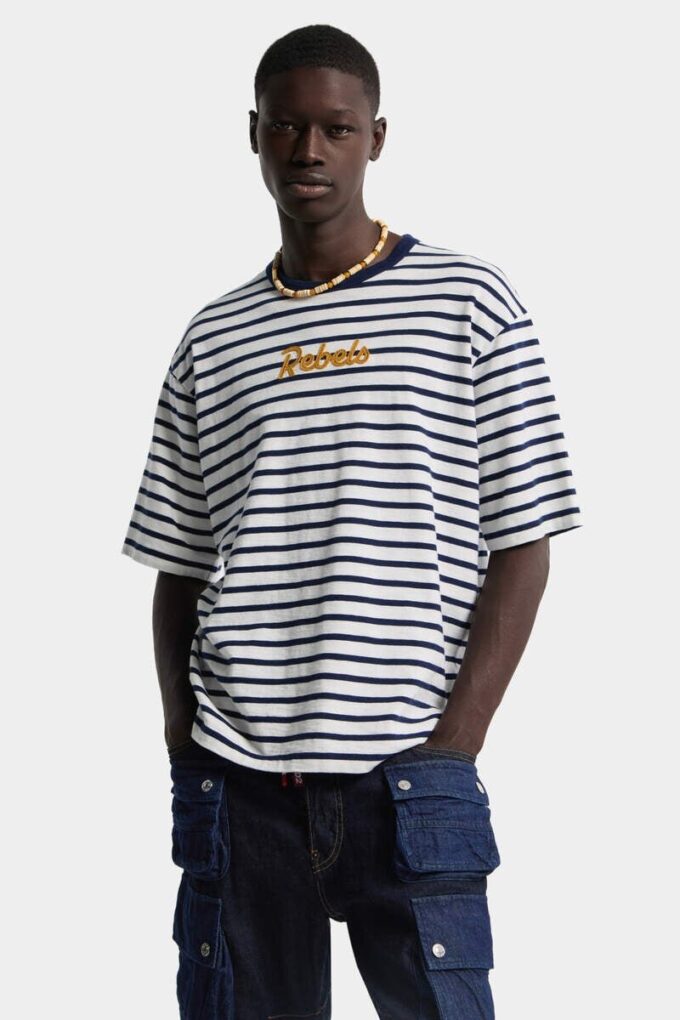 Maglietta Dsquared2 Rebels dalla vestibilità ampia Maglietta Dsquared2 Rebels dalla vestibilità ampia