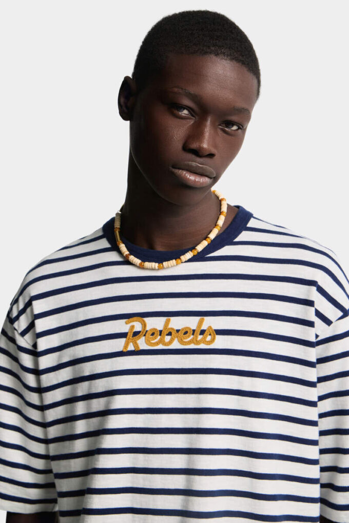 Maglietta Dsquared2 Rebels dalla vestibilità ampia Maglietta Dsquared2 Rebels dalla vestibilità ampia