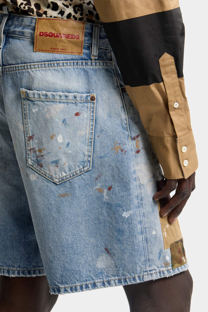 Pantaloncini con lavaggio medio Pantaloncini con lavaggio medio