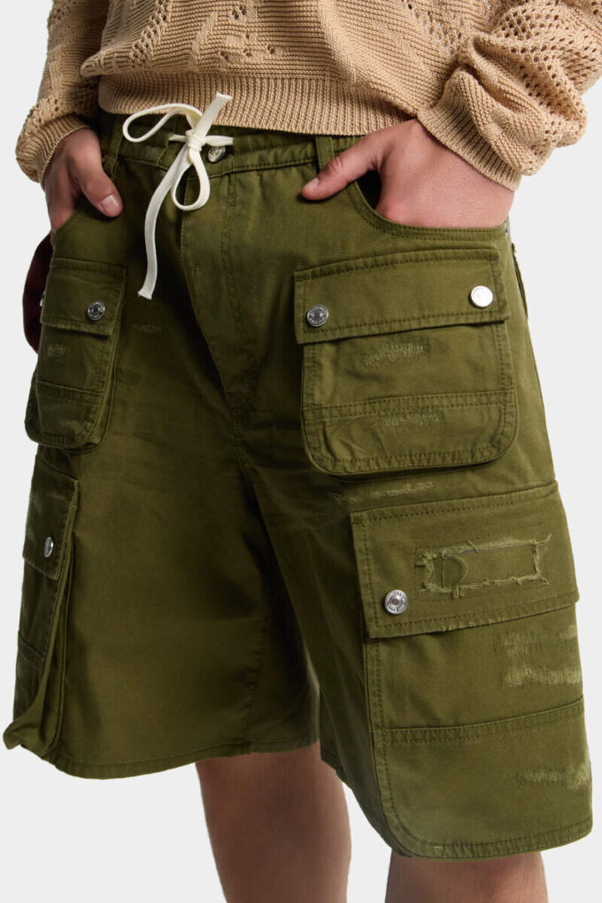 Pantaloncini con tasche multiple Pantaloncini con tasche multiple