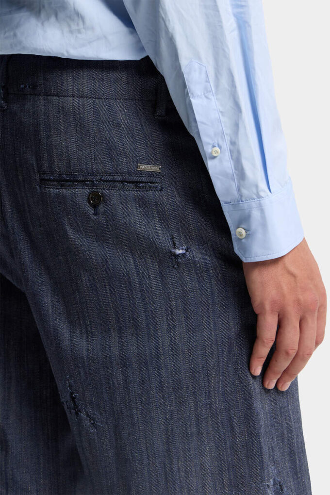 Pantaloncini strappati e dal taglio grezzo Pantaloncini strappati e dal taglio grezzo