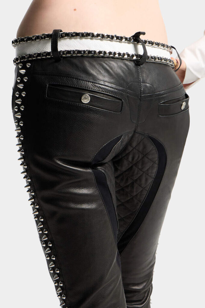 Pantaloni da motociclista chic e ribelli Pantaloni da motociclista chic e ribelli