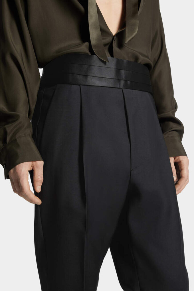 Pantaloni da sera con una piega