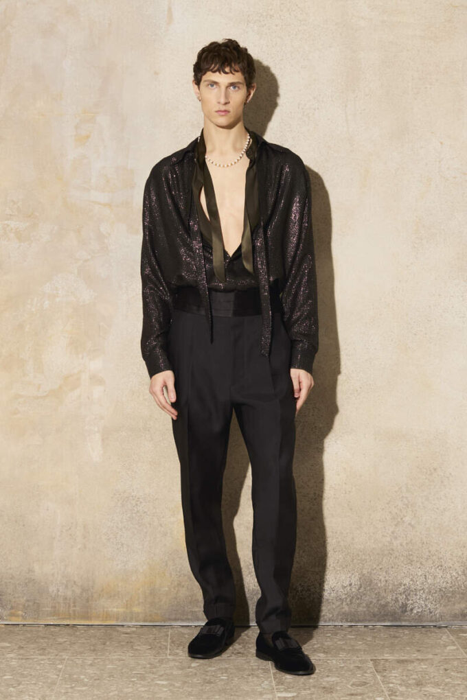 Pantaloni da sera con una piega