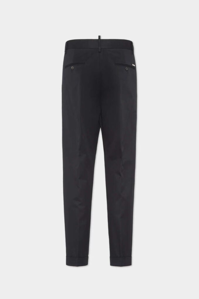 Pantaloni in cotone con una piega Pantaloni in cotone con una piega