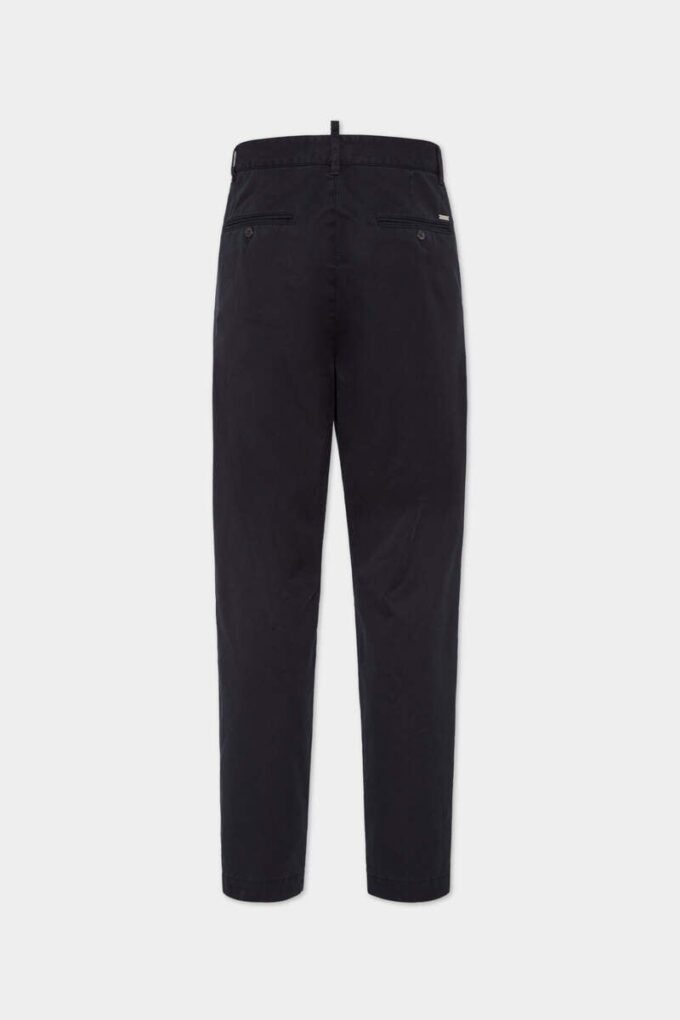 Pantaloni in cotone con una piega Pantaloni in cotone con una piega