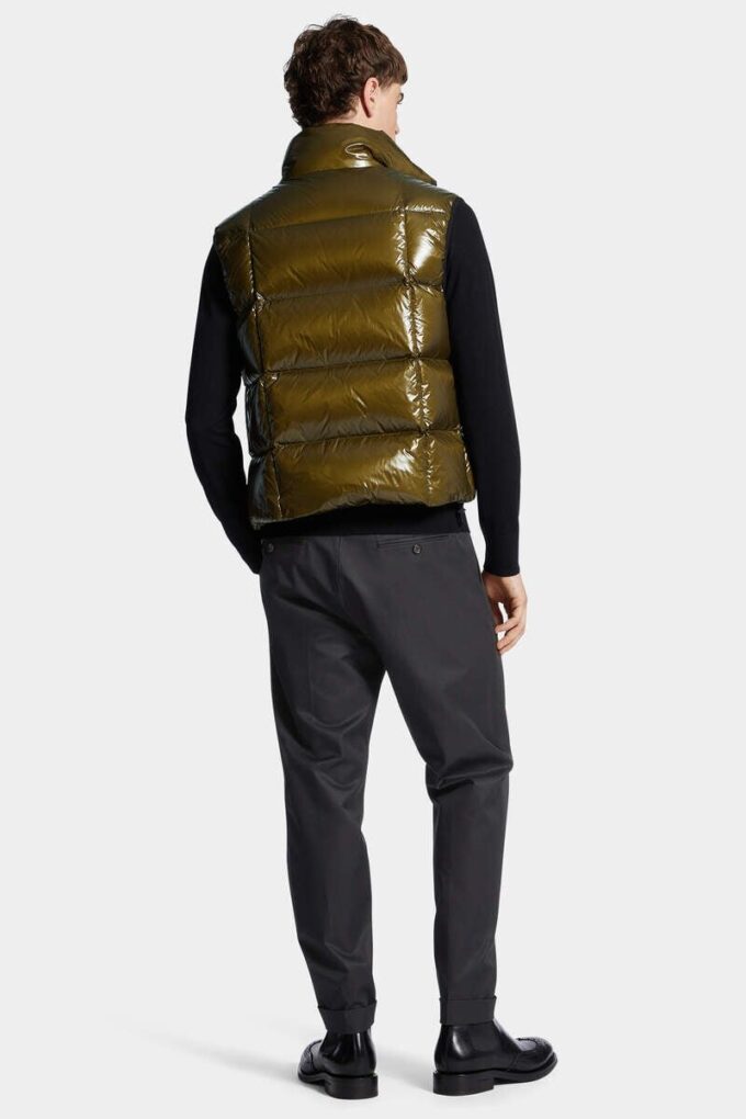 Pantaloni in cotone con una piega Pantaloni in cotone con una piega