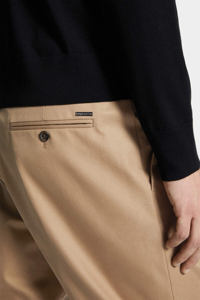 Pantaloni in cotone con una piega
