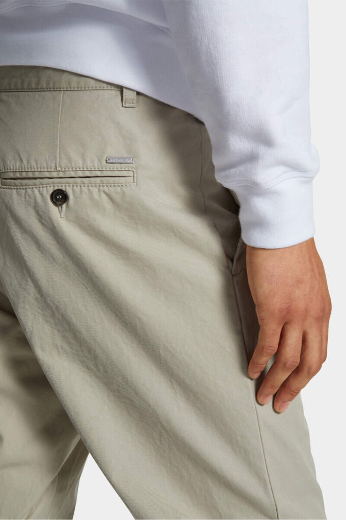 Pantaloni in cotone con una piega