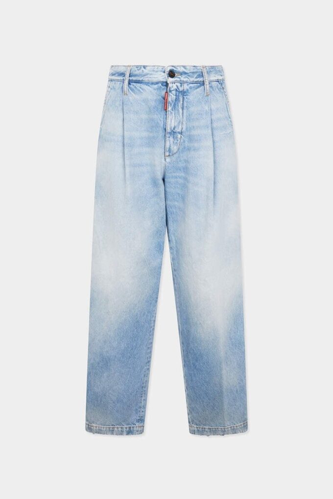 Pantaloni in denim con lavaggio chiaro e una piega Pantaloni in denim con lavaggio chiaro e una piega