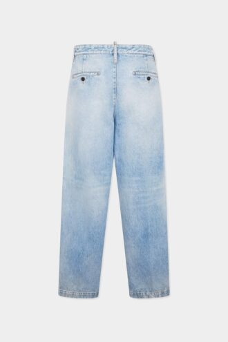 Pantaloni in denim con lavaggio chiaro e una piega
