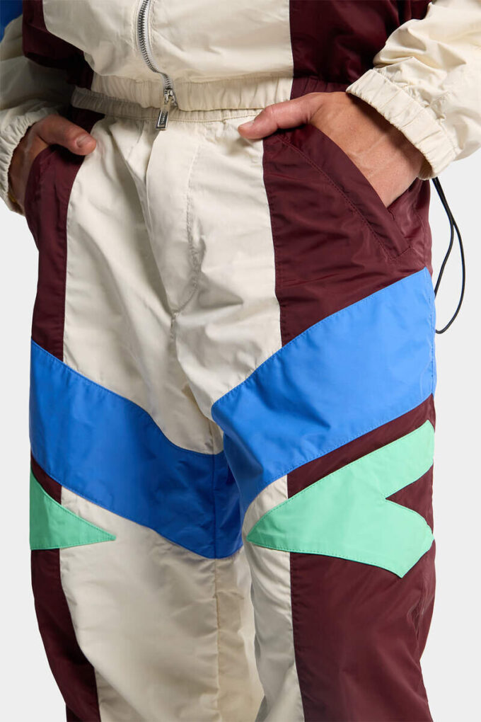 Pantaloni larghi da tuta a blocchi di colore Pantaloni larghi da tuta a blocchi di colore
