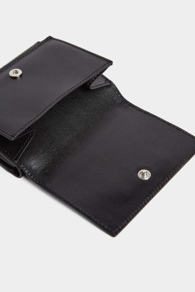 Portafoglio a tre ante con cinque tasche Portafoglio a tre ante con cinque tasche