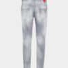 Skater Jean con lavaggio grigio spazzolato Skater Jean con lavaggio grigio spazzolato