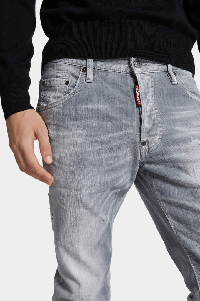 Skater Jean con lavaggio grigio spazzolato Skater Jean con lavaggio grigio spazzolato